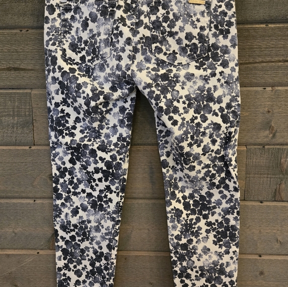 Michael Kors Izzy Floral Print Cropped Skinny Jeans Size 2P Petite Blue White - Picture 8 of 9